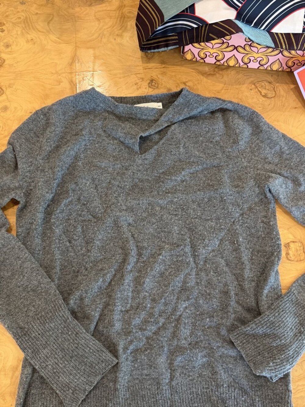 A.L.C. Gray Wool Cashmere Crew Sweater XS READ Hole in Armpit & Heavy Pilling